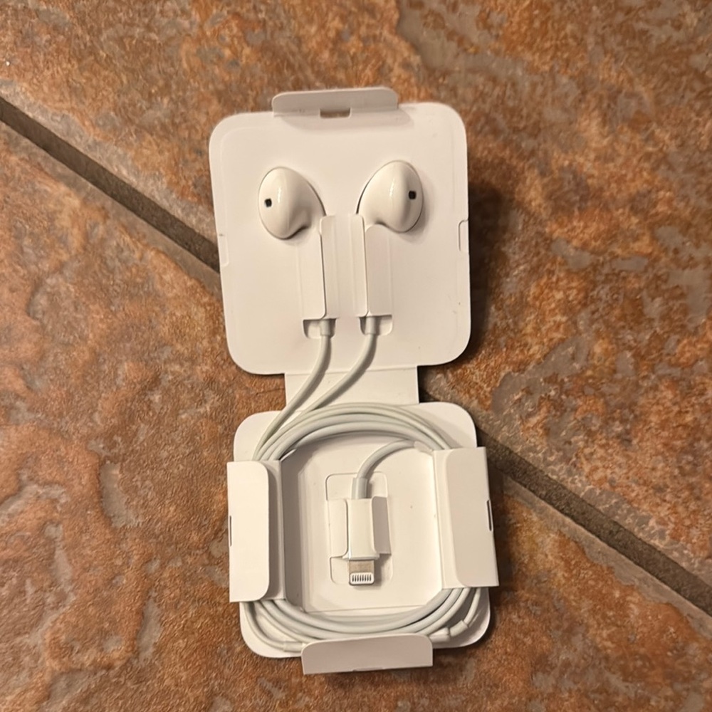 Brand new apple iPhone headphones